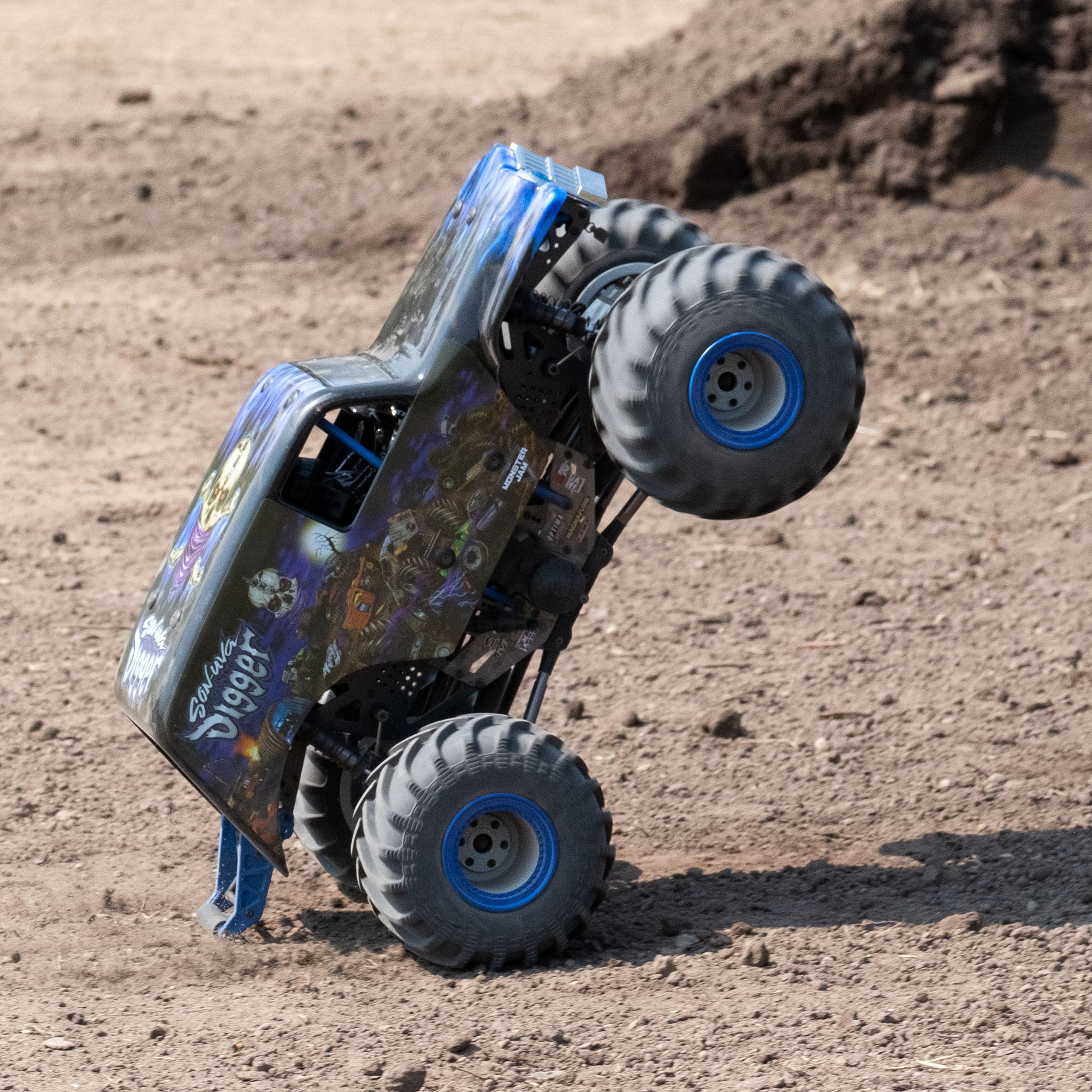 Losi 1/8 LMT Son Uva Digger 3S 4X4 RTR Brushless Monster Truck