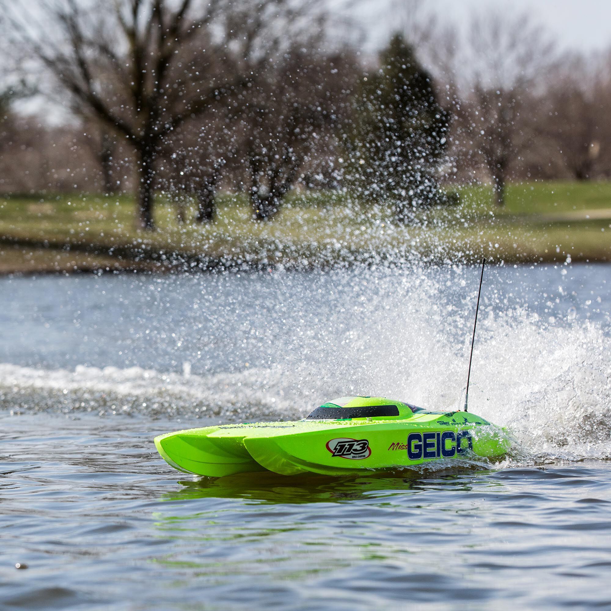 Pro Boat Miss GEICO Zelos 36