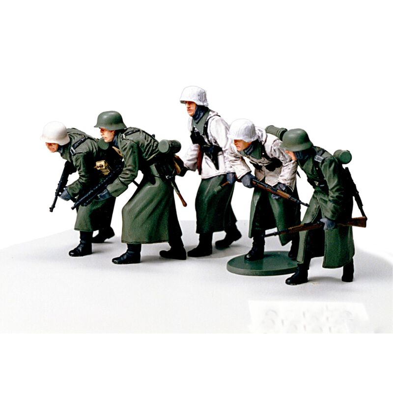 1/35 German Assault Infantry with Winter Gear