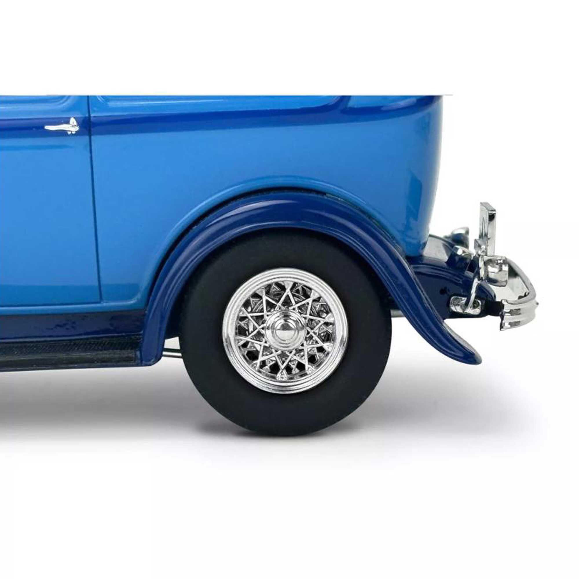 CARRERA REVELL OF AMERICAS INC 1/25 32 Ford Tudor Sedan 2N1