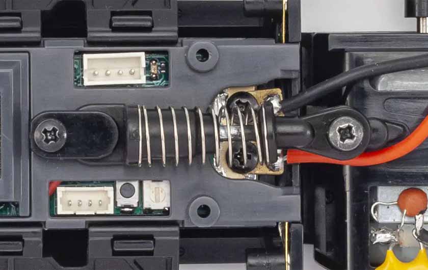 Rear suspension uses a single spring damper